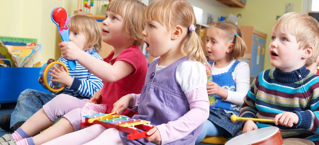 آموزشگاه-موسیقی-هنر-ایران-زمین-آموزش-موسیقی-به-کودکان